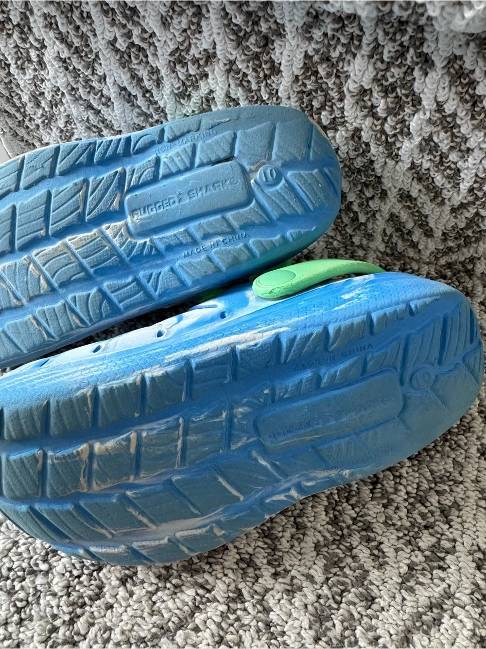 Rugged Shark Kids Blue & Green Slip-On Clogs Size 10